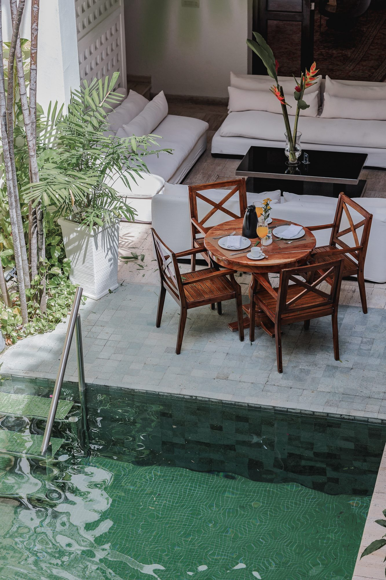 Walled City villa Cartagena — colonial mansion, patio pool and suites