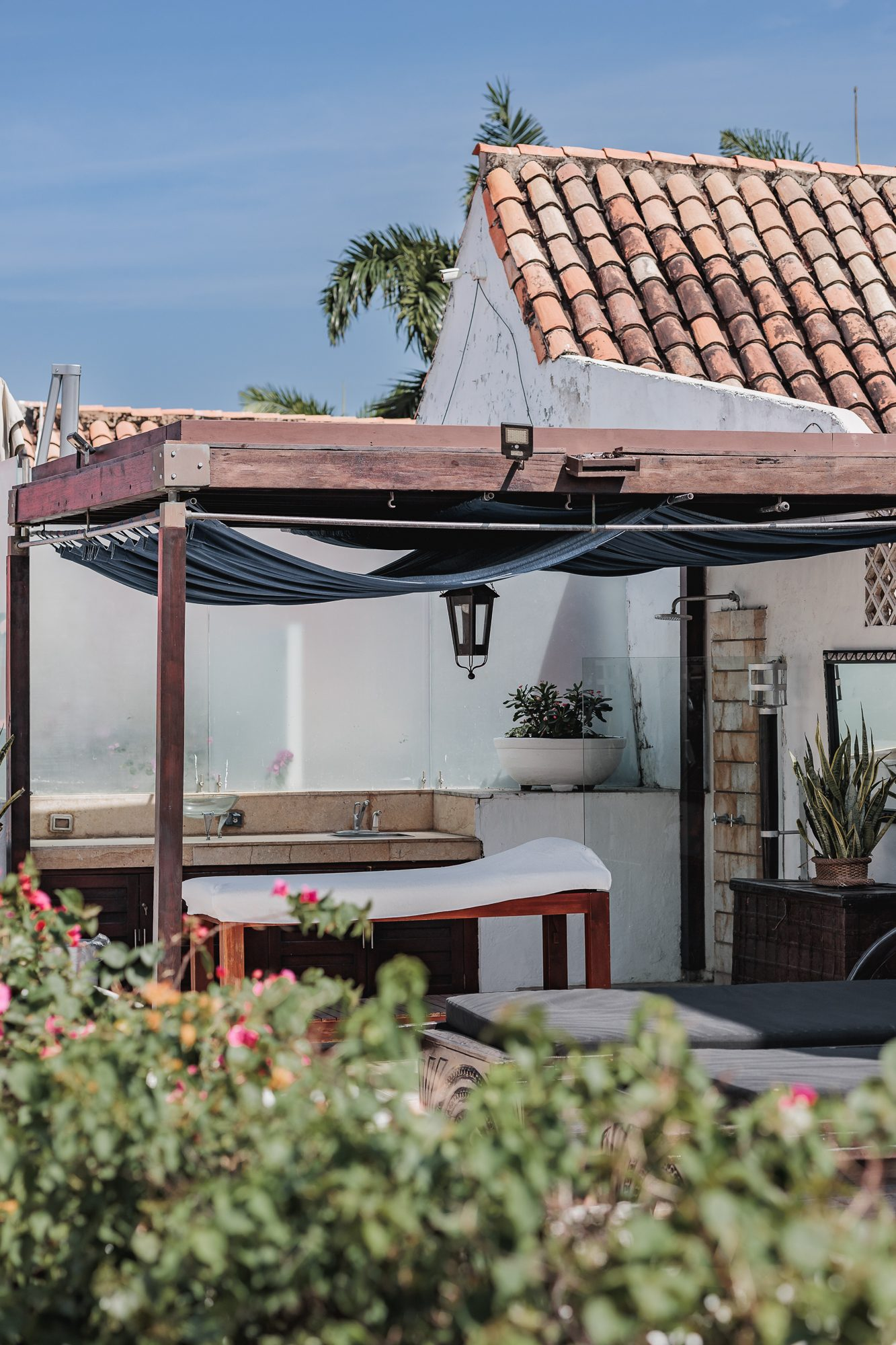 Walled City villa Cartagena — colonial mansion, patio pool and suites