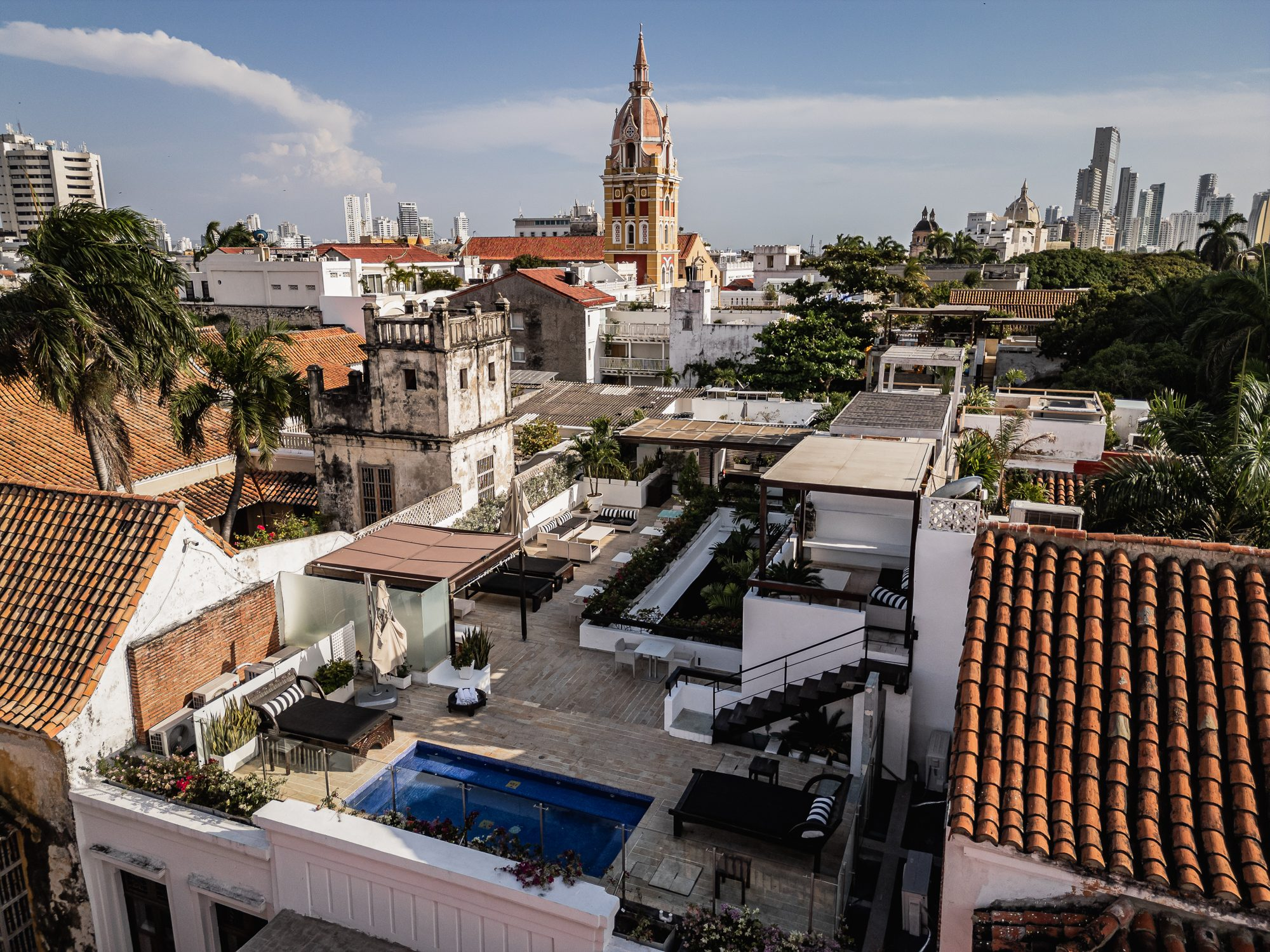 Walled City villa Cartagena — colonial mansion, patio pool and suites