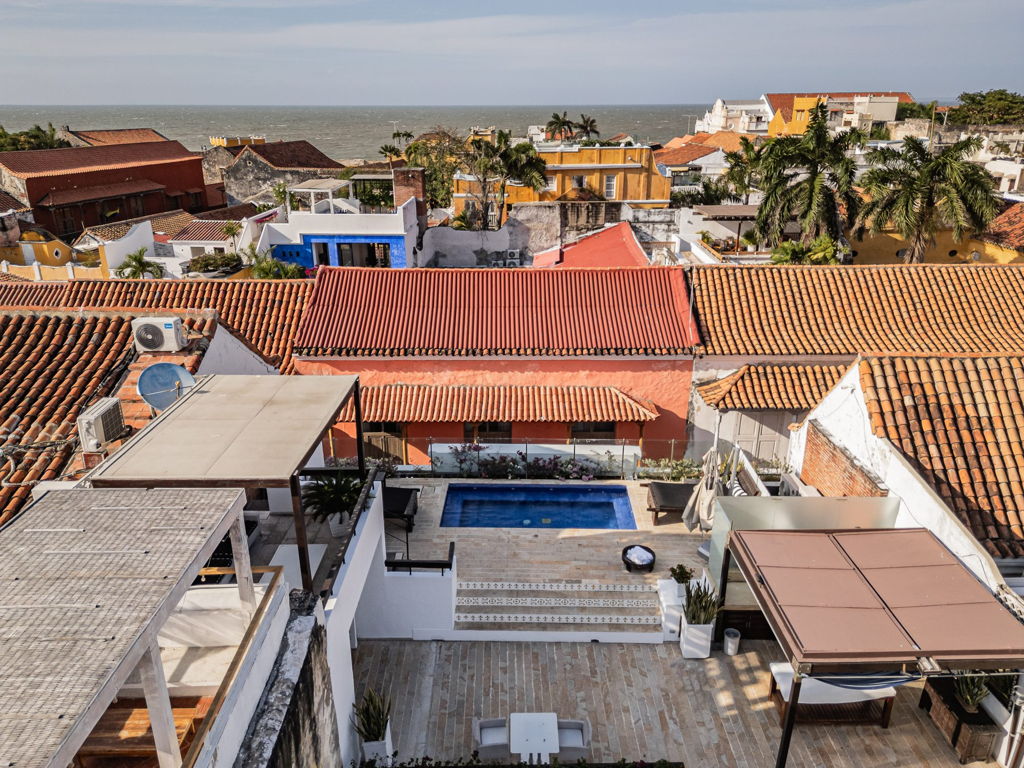 Walled City villa Cartagena — colonial mansion, patio pool and suites