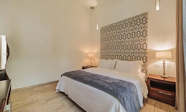 Walled City villa Cartagena — colonial mansion, patio pool and suites