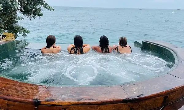 Private villa in the Rosario Islands — seaside jacuzzi