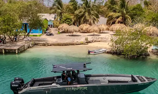 Lancha 42′ TH RAPTOR para alquilar en Cartagena