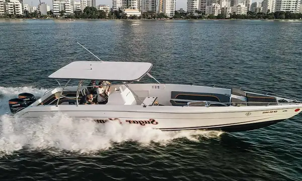 Lancha 45′ Sport Cruiser para alquilar en Cartagena