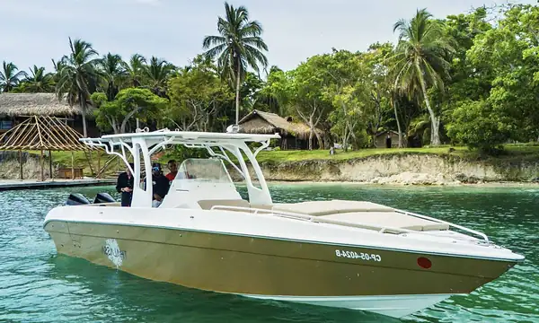 Lancha 39′ Speed Boat para alquilar en Cartagena