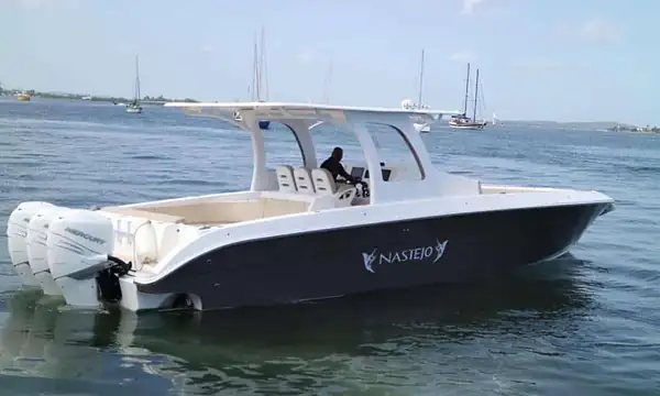 Lancha 43′ Speed Cruiser para alquilar en Cartagena