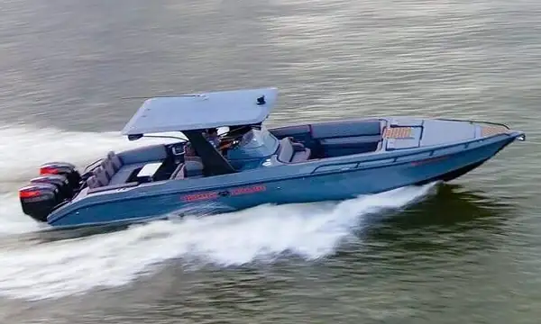 Lancha 38′ Speed Boat para alquilar en Cartagena