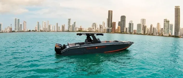 Lancha Luxury Speedboat 38′ en Cartagena (foto 1 de 13)