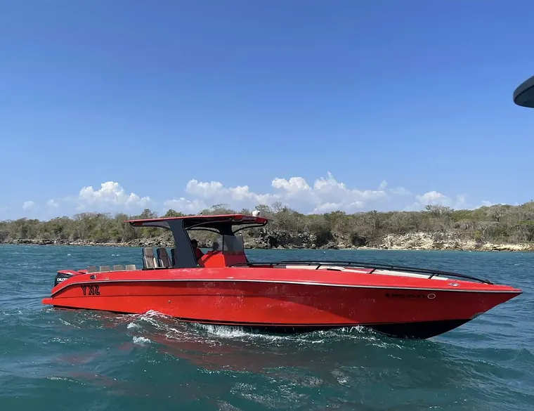 Lancha Luxury Sport II 39′ en Cartagena (foto 1 de 8)