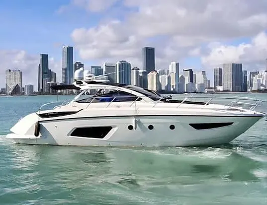 Yate Azimut Atlantis 44′ en Cartagena (foto 1 de 13)