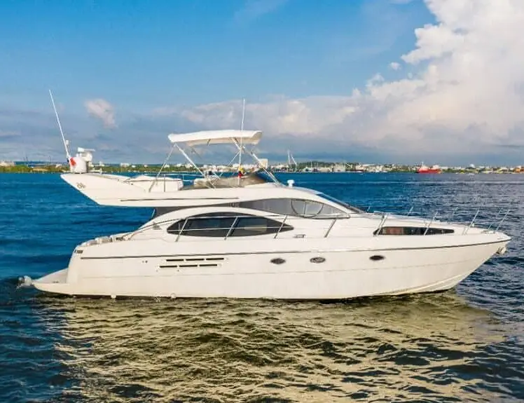 Yate Azimut 46′ en Cartagena (foto 1 de 20)