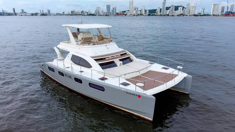Power catamaran 47’ Powercat in Cartagena (photo 1 of 20)