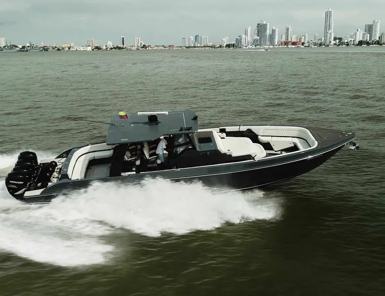 Speedboat with cabin 50’ Super Brown in Cartagena (photo 1 of 13)
