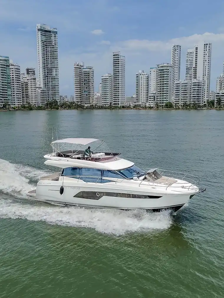 Yate Prestige 520 en Cartagena (foto 1 de 20)