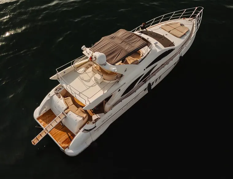 Yate Azimut Flybridge 62′ en Cartagena (foto 1 de 14)