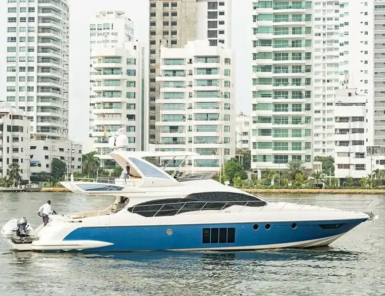 Yacht 64’ Azimut Flybridge in Cartagena (photo 1 of 20)